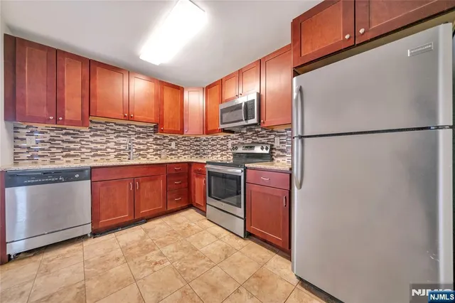 $429,000 | 770 Anderson Avenue, Unit 15A, Cliffside Park, NJ 07010