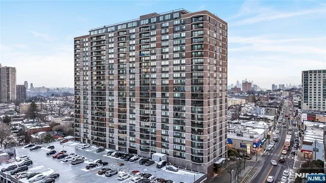 $429,000 | 770 Anderson Avenue, Unit 15A, Cliffside Park, NJ 07010