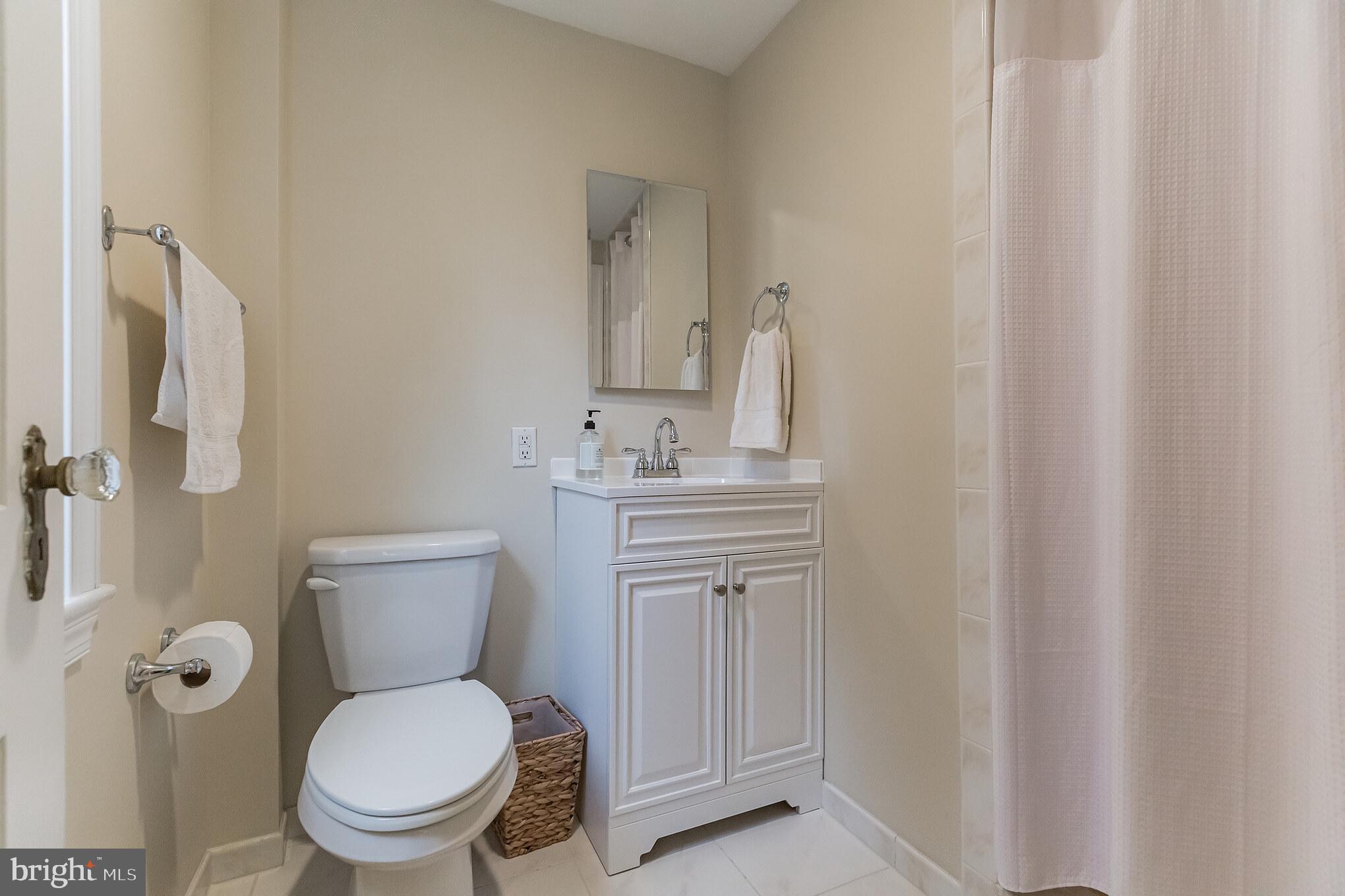 823 Pleasant Hill Road Wallingford, PA 19086 - Photo 16 of 33 Primary suite bath