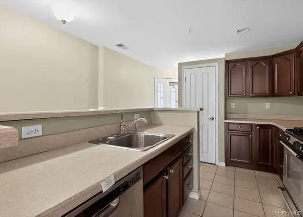 $458,600 | 414 Highridge Court, Peekskill, NY 10566