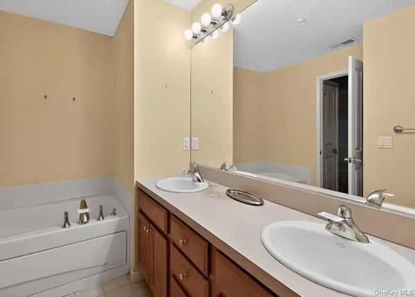 $458,600 | 414 Highridge Court, Peekskill, NY 10566