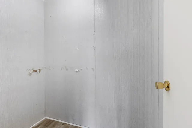 a view of empty room with window