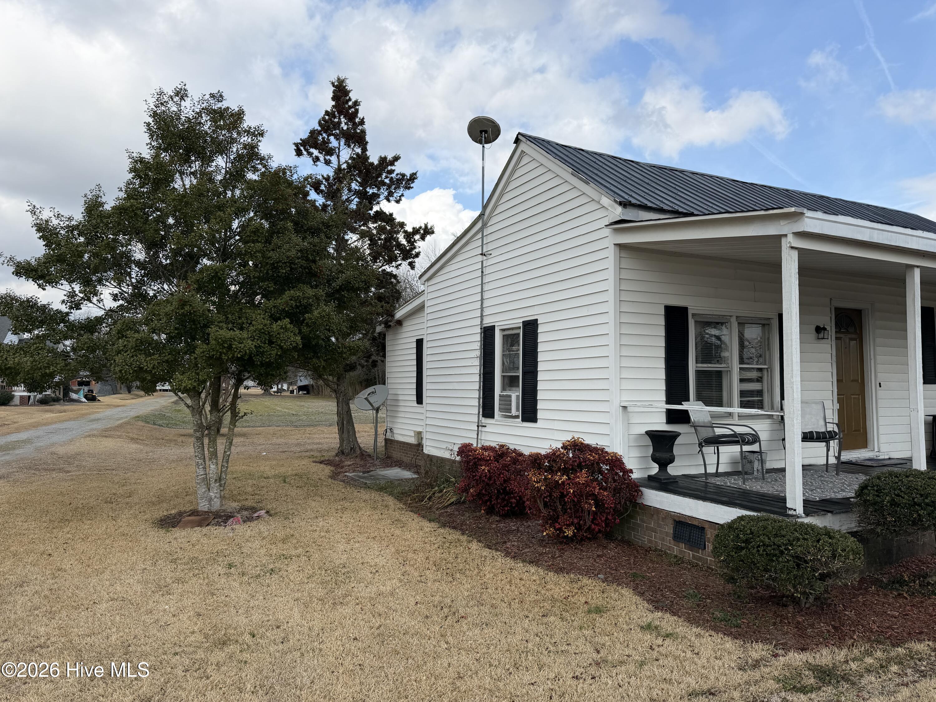 1570 Gurganus Road Snow Hill, NC 28580 - Photo 2 of 14 Side View