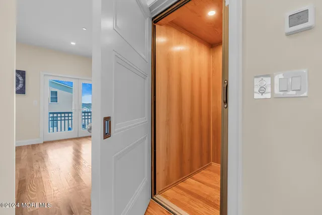 a view of a dinning table and chairs in the patio