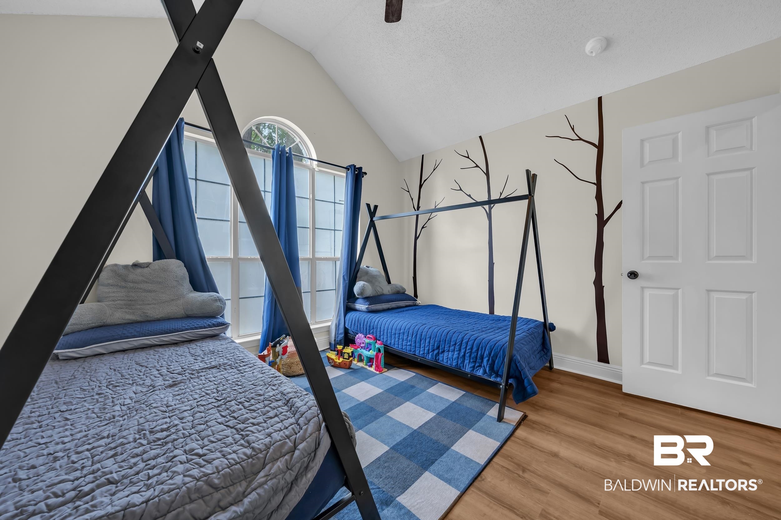 509 Loblolly Court Foley, AL 36535 - Photo 19 of 26 Vaulted ceiling accentuates the arched window with grid details