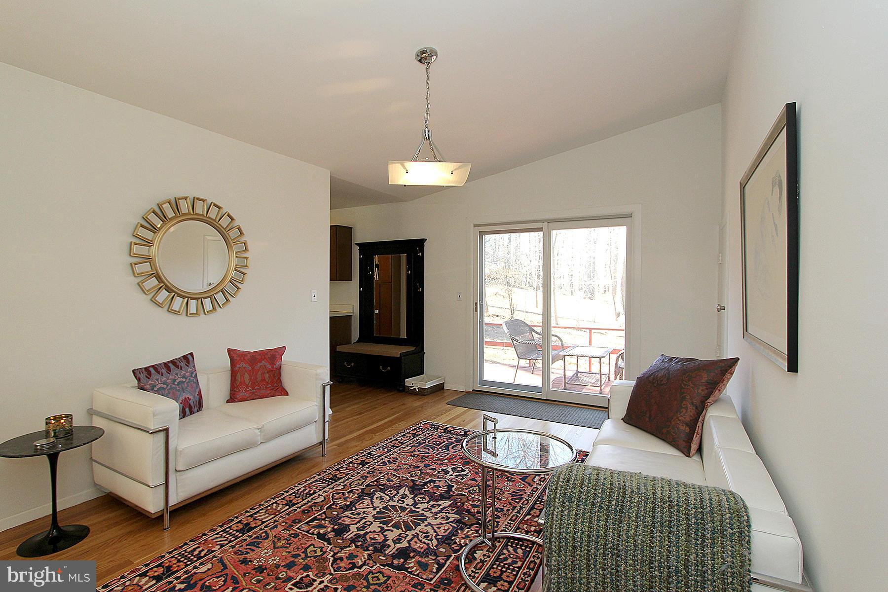 10315 Lloyd Road Potomac, MD 20854 - Photo 11 of 30 Living Room