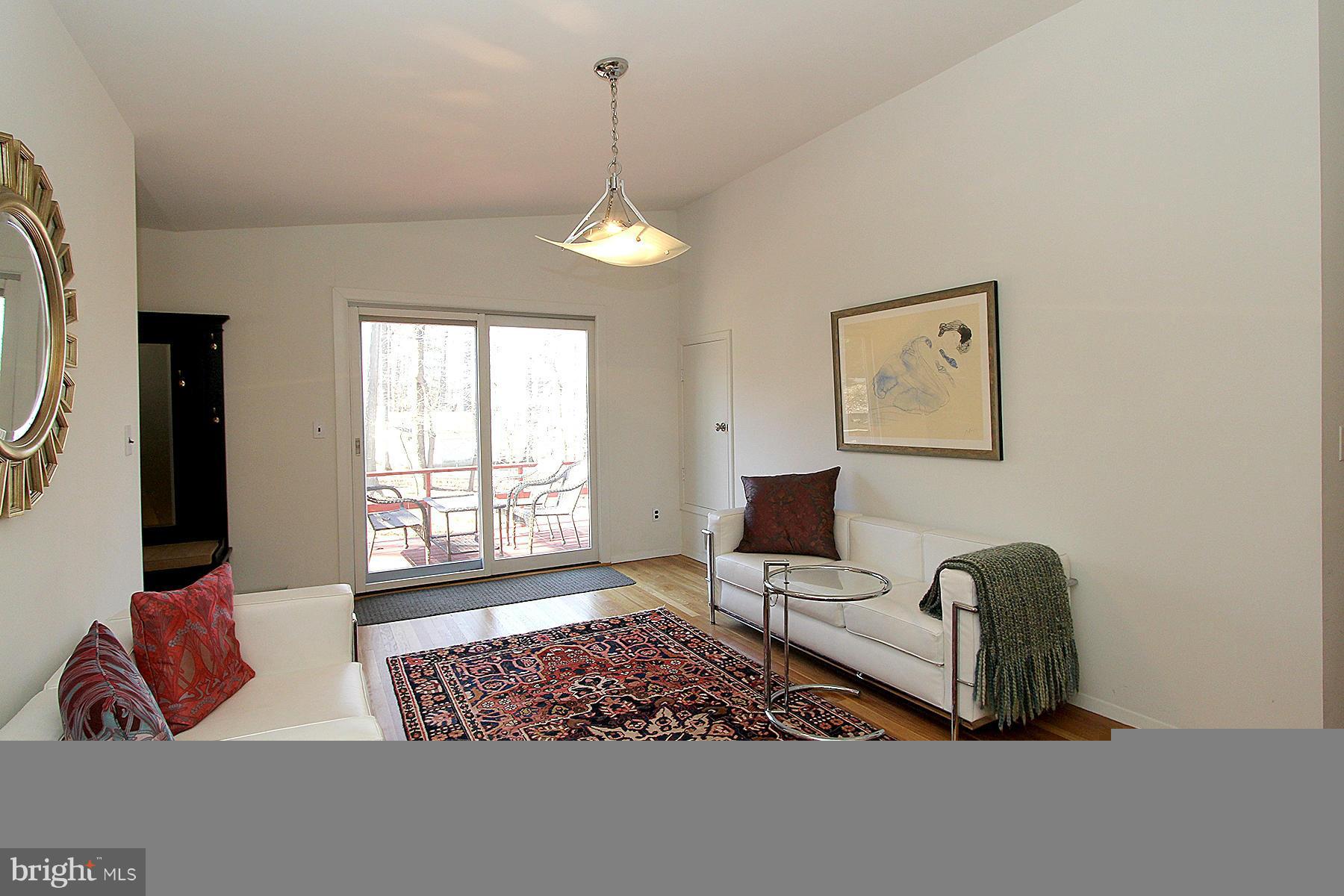 10315 Lloyd Road Potomac, MD 20854 - Photo 12 of 30 Living Room