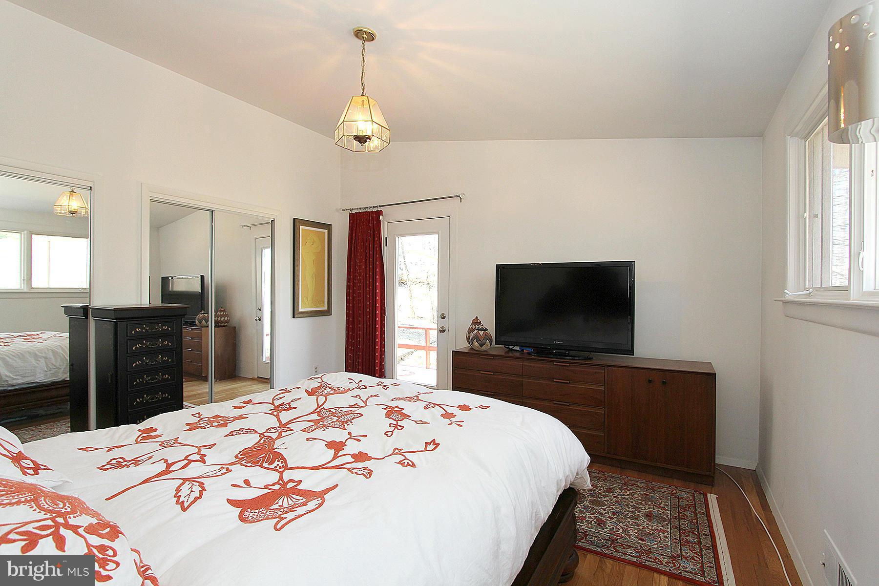 10315 Lloyd Road Potomac, MD 20854 - Photo 19 of 30 Bedroom (Master)