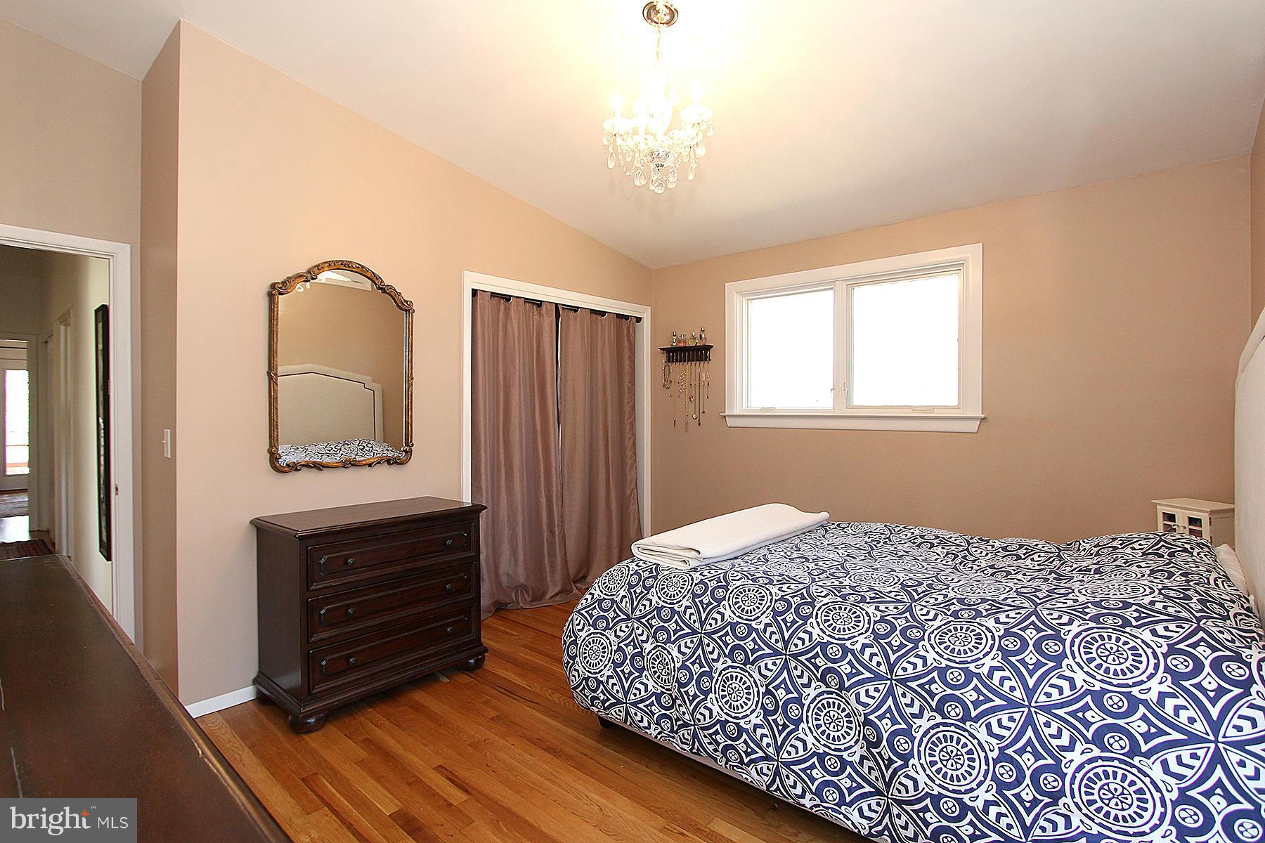10315 Lloyd Road Potomac, MD 20854 - Photo 24 of 30 Bedroom