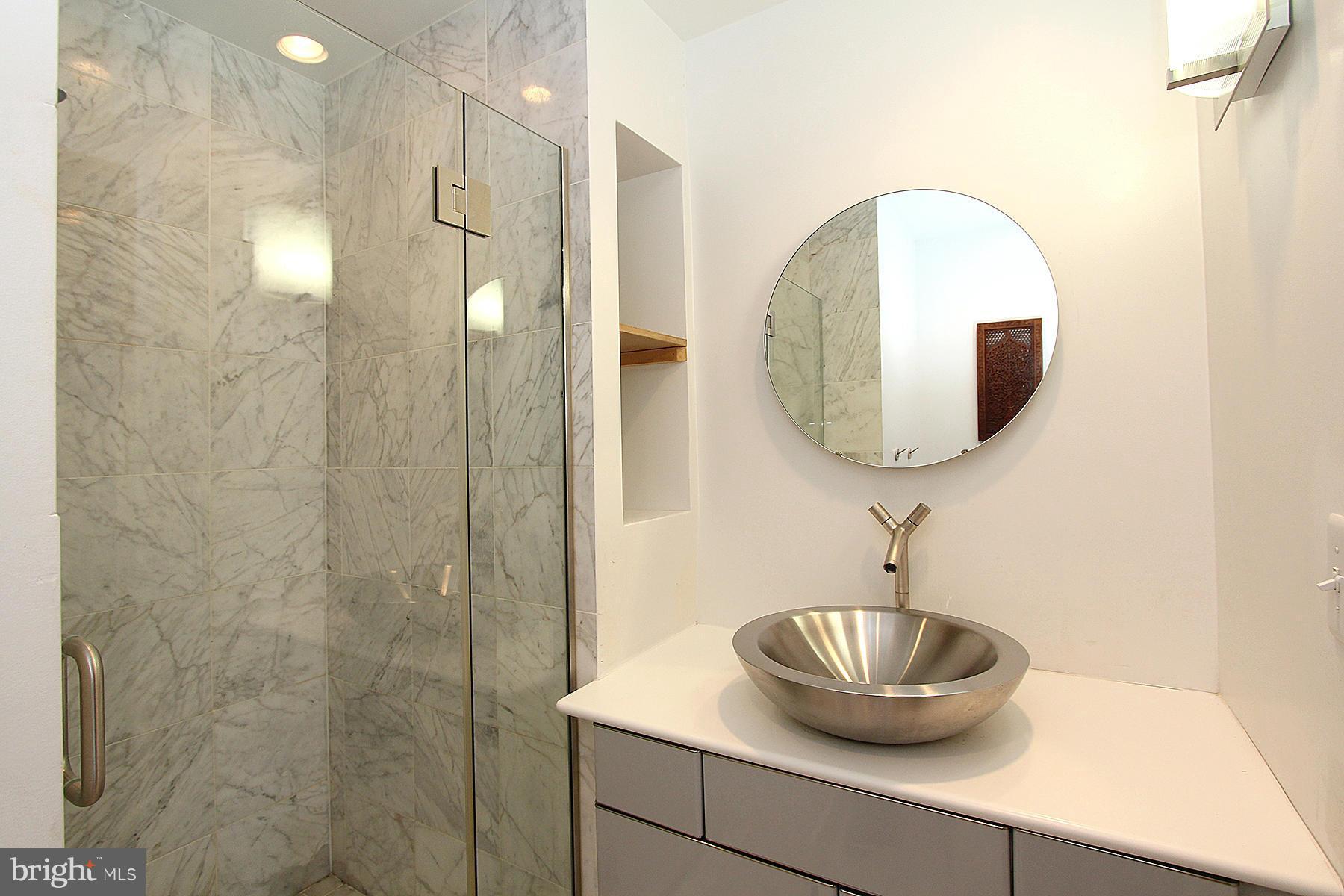 10315 Lloyd Road Potomac, MD 20854 - Photo 25 of 30 Bath