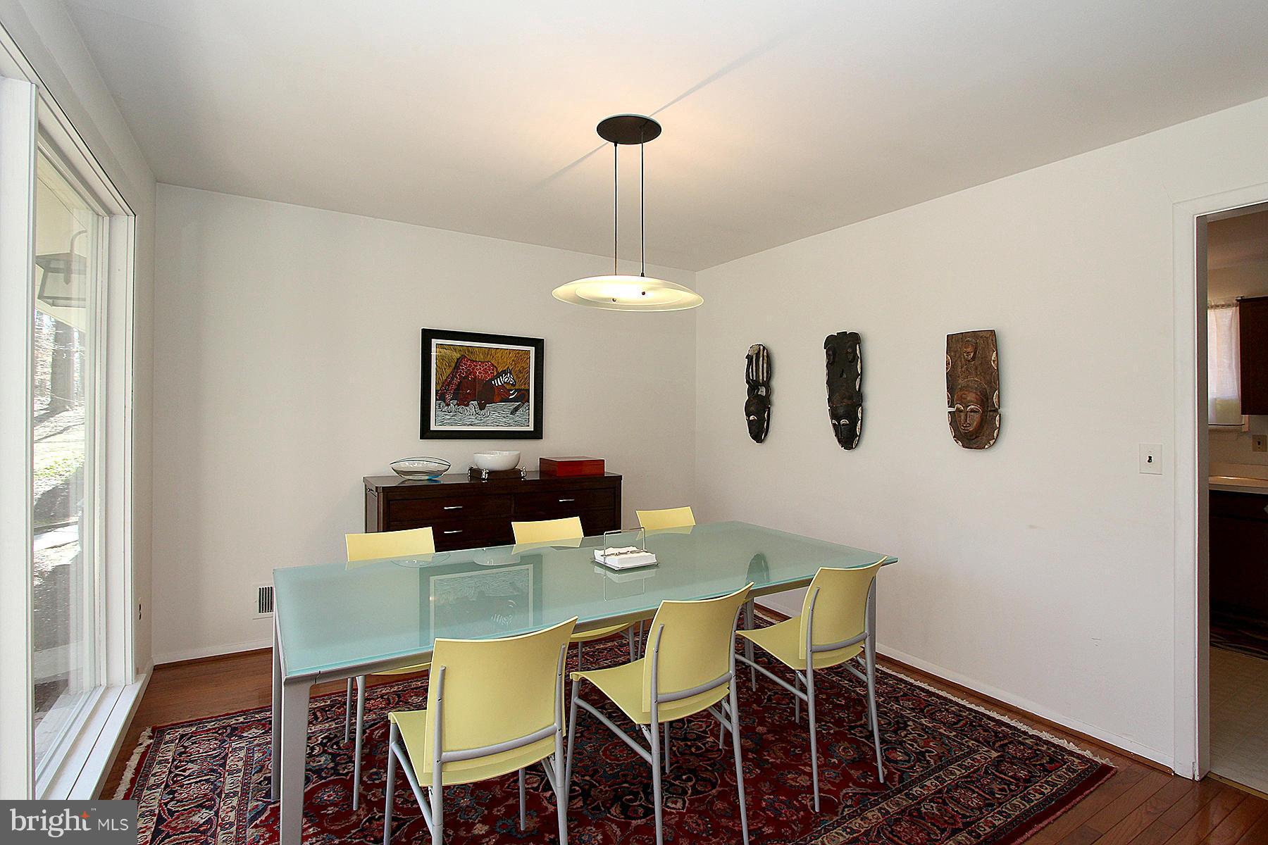 10315 Lloyd Road Potomac, MD 20854 - Photo 7 of 30 Dining Room