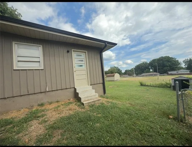 $249,990 | 17611 East Susquehanna Drive, Independence, MO 64056