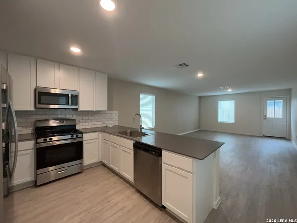 $1,475 | 7611 Aston Cross, San Antonio, TX 78253
