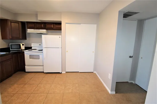 $1,500 | 2304 Ringling Boulevard, Unit 202, Sarasota, FL 34237