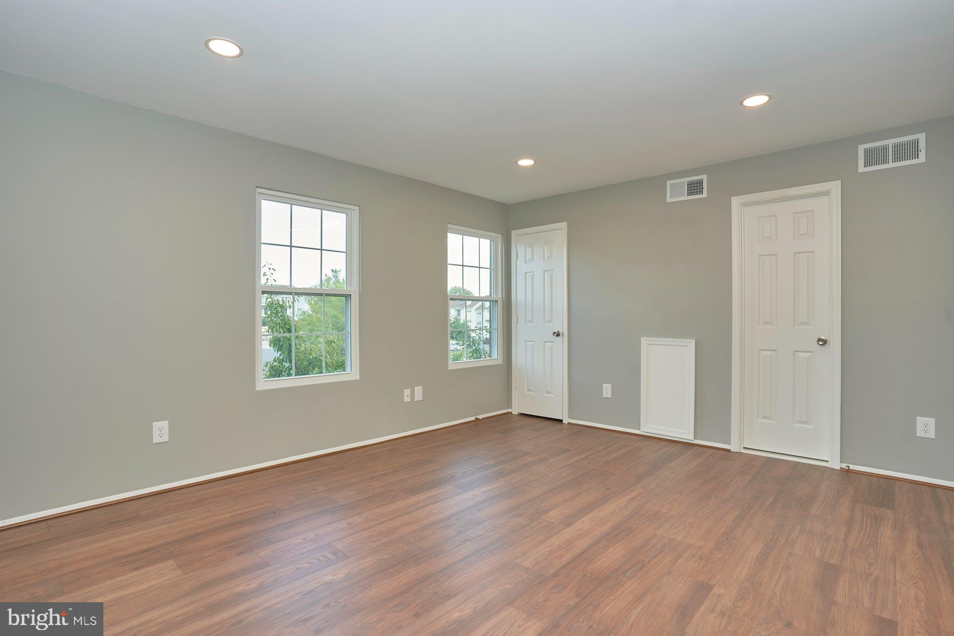 127 Fort Evans Road Southeast Leesburg, VA 20175 - Photo 9 of 20 Gallery Image 9