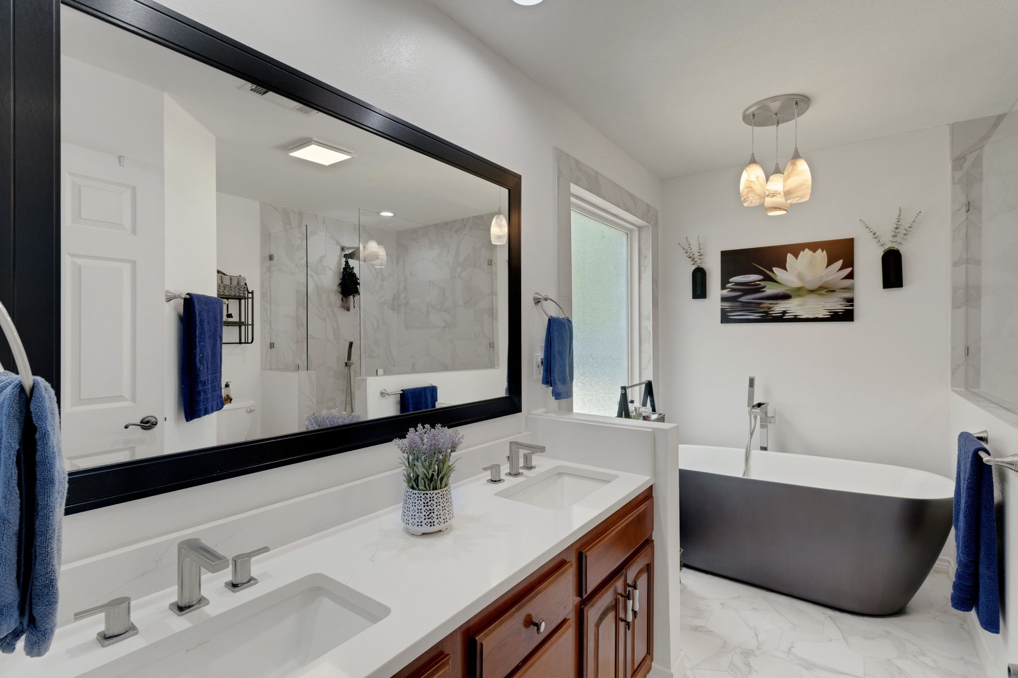 80 Lake Grove Drive Coldspring, TX 77331 - Photo 21 of 50 a bathroom with a tub sink and mirror