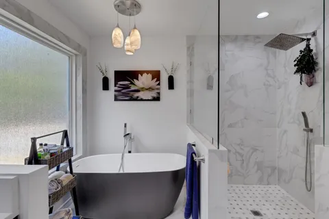 a very nice looking room with a mirror