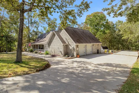 a view of a house with backyard and a tree