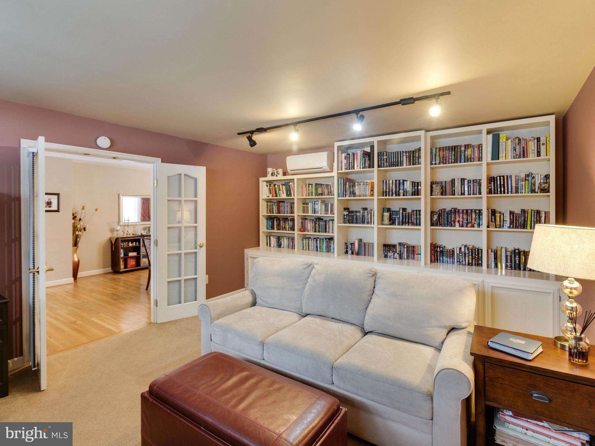6211 Bardu Avenue Springfield, VA 22152 - Photo 8 of 30 Family Room