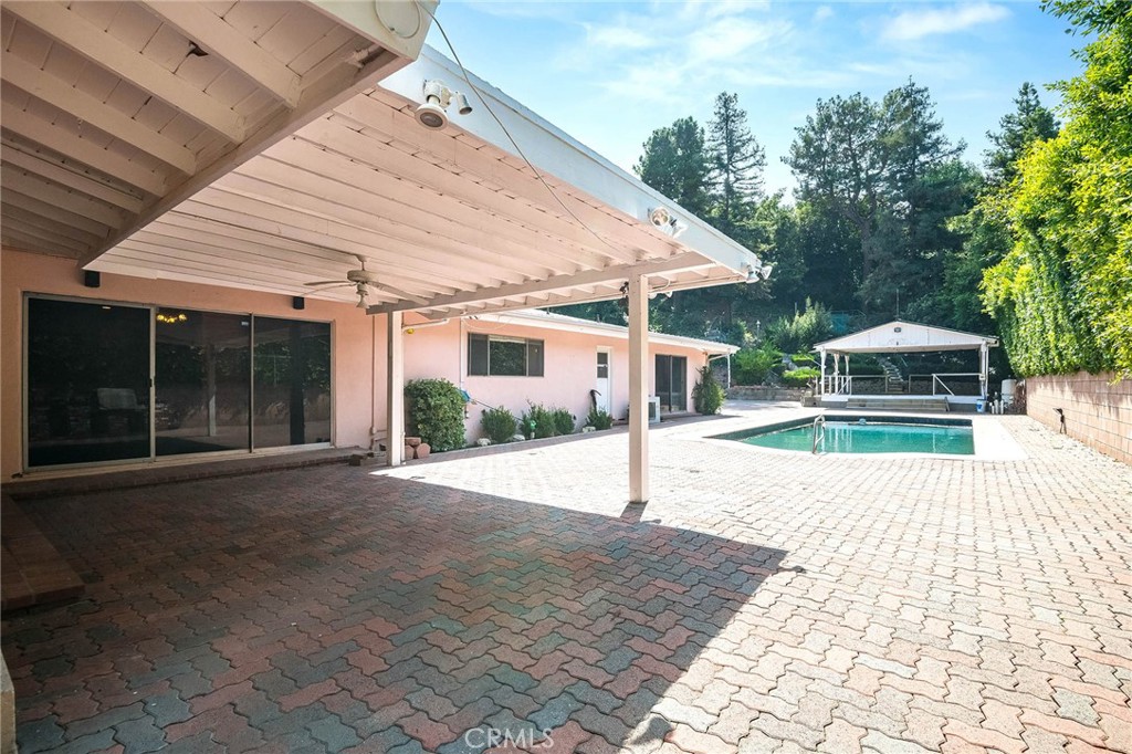 16258 Bertella Drive Encino, CA 91436 - Photo 32 of 45