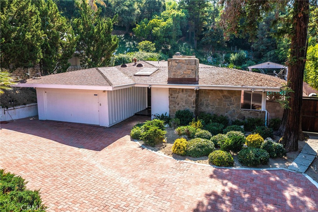16258 Bertella Drive Encino, CA 91436 - Photo 44 of 45 a view of a backyard