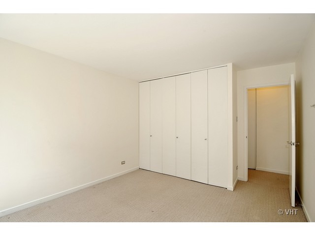211 East Ohio Street, Unit 910 Chicago, IL 60611 - Photo 8 of 10