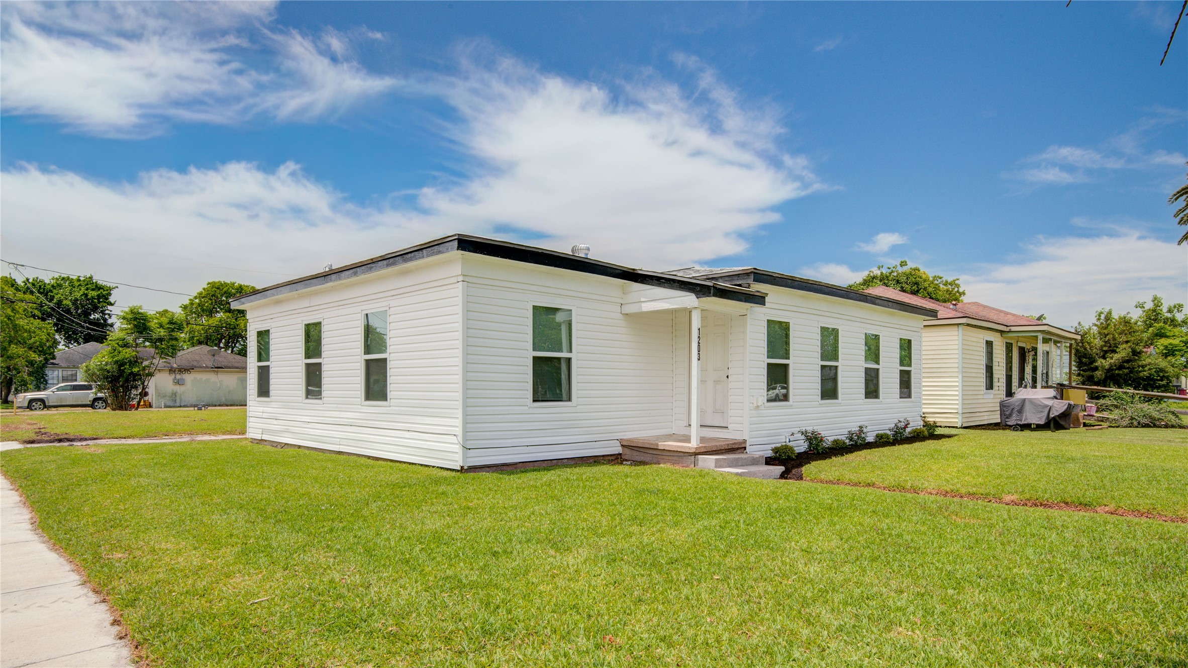 1203 West 6th Street Freeport, TX 77541 - Photo 3 of 35