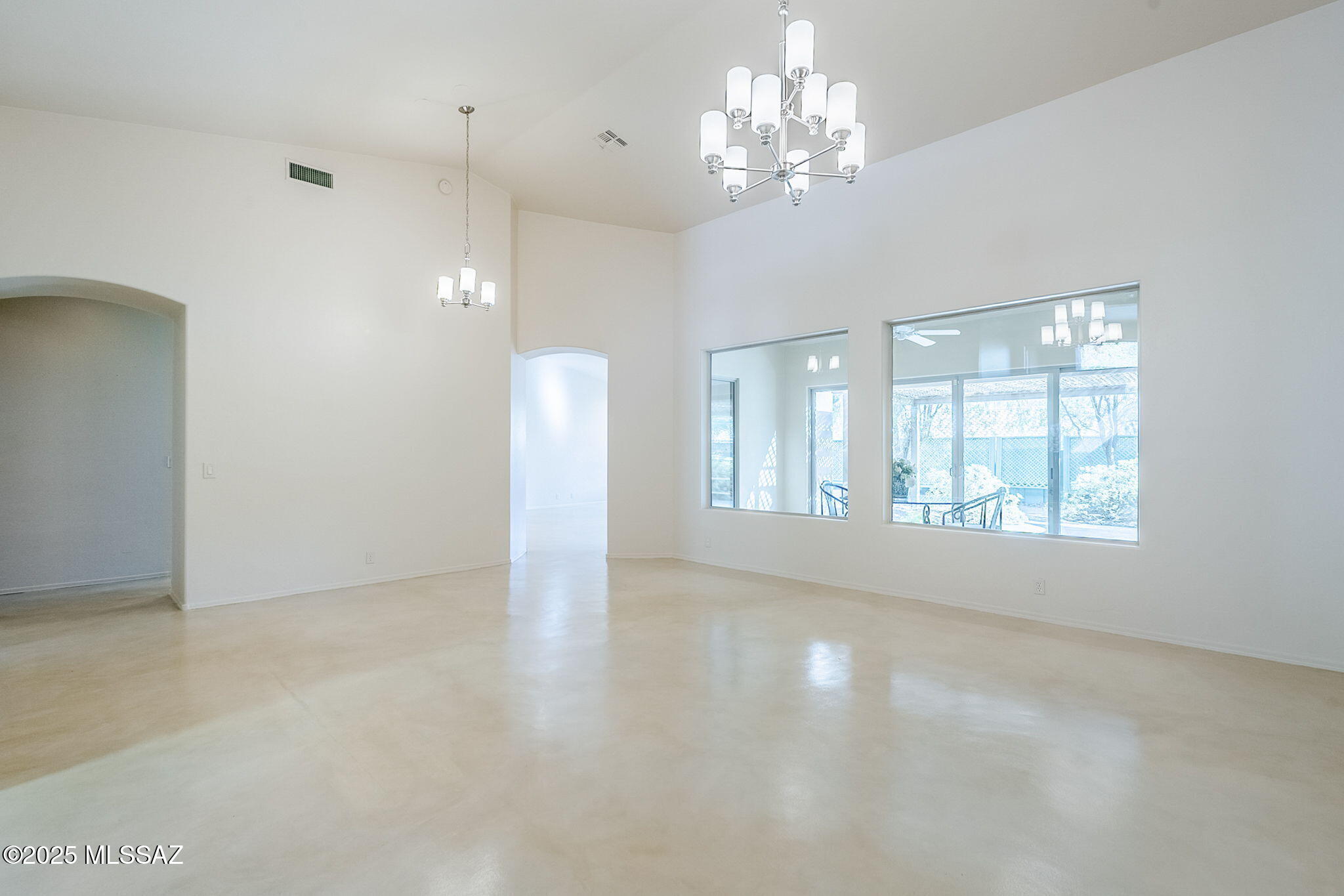 9808 East Rock Ridge Court Tucson, AZ 85749 - Photo 8 of 51 Living Room Vacant