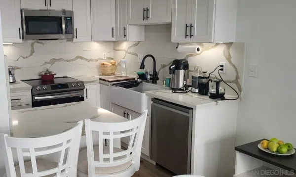 $3,500 | 546 Via De La Valle, Unit F, Solana Beach, CA 92075