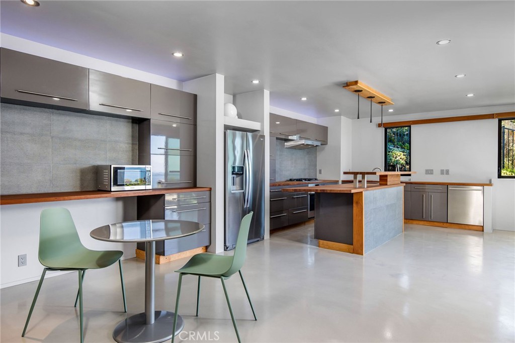 22315 3rd Avenue Laguna Beach, CA 92651 - Photo 11 of 42