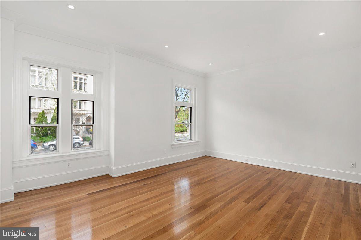 2006 Columbia Road Northwest, Unit 5 Washington, DC 20009 - Photo 21 of 41 Living room