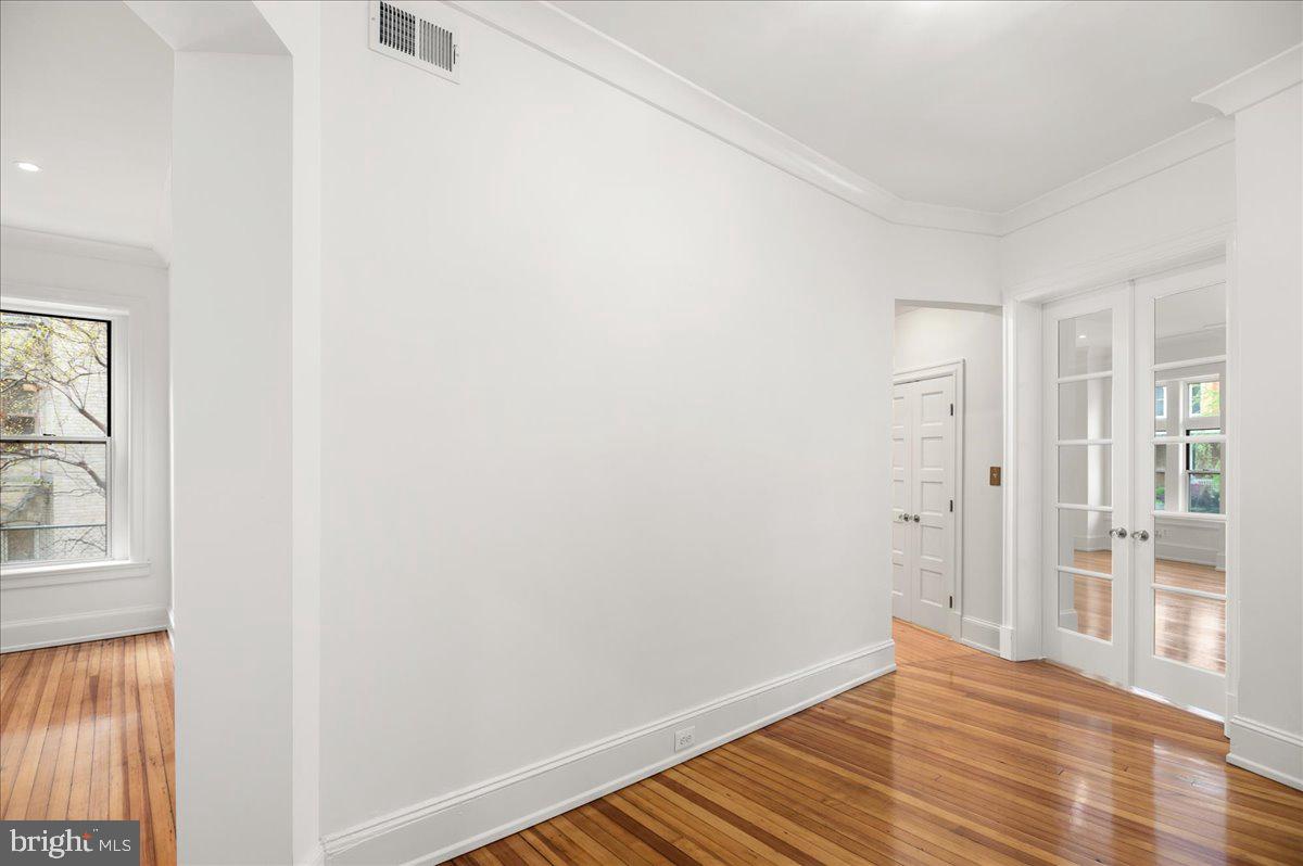 2006 Columbia Road Northwest, Unit 5 Washington, DC 20009 - Photo 3 of 41 Foyer looking towards living room and private wing