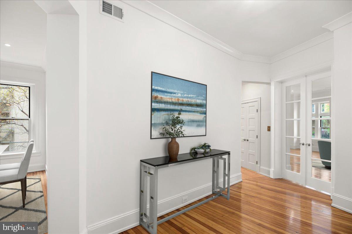 2006 Columbia Road Northwest, Unit 5 Washington, DC 20009 - Photo 4 of 41 Foyer - virtually staged