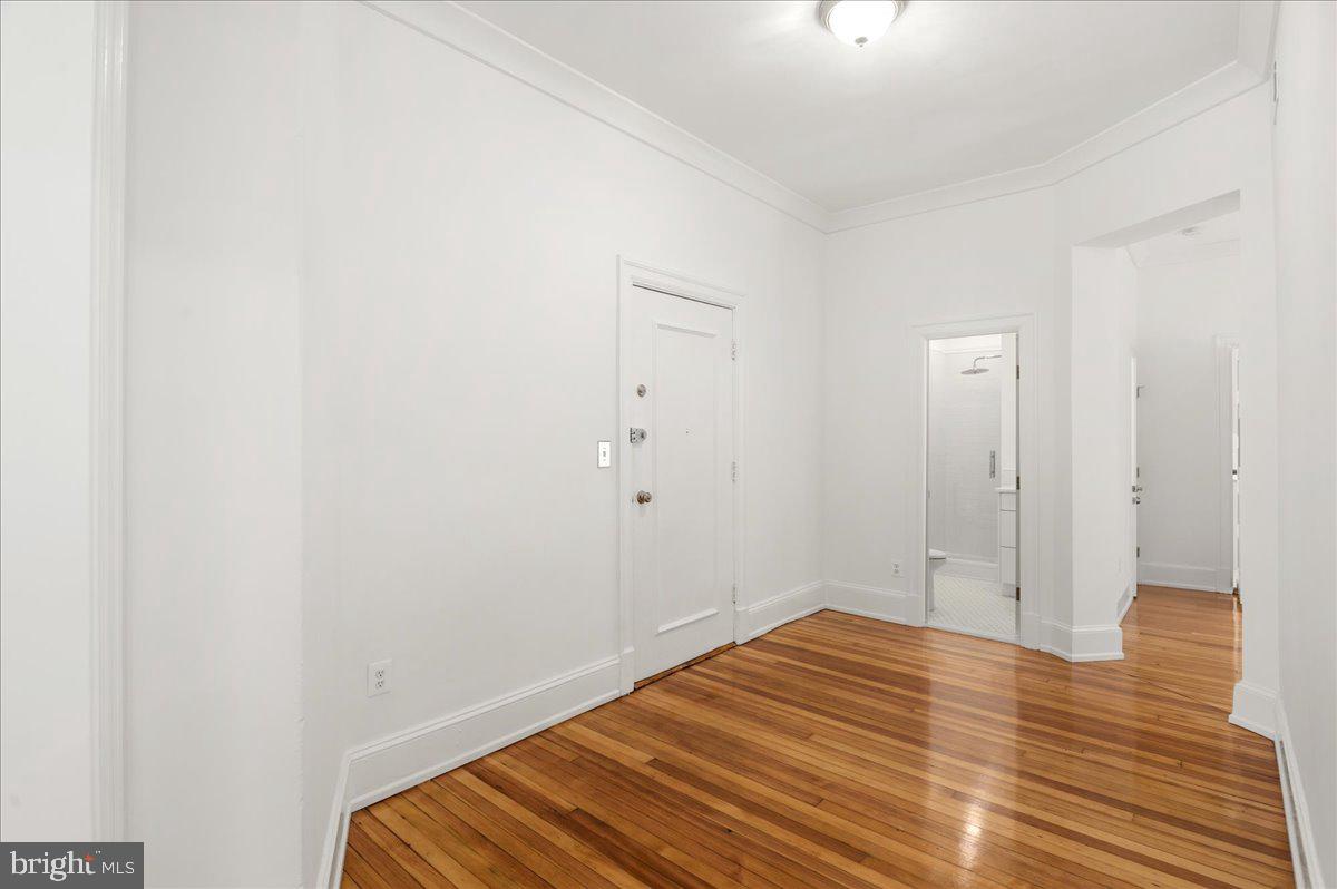 2006 Columbia Road Northwest, Unit 5 Washington, DC 20009 - Photo 5 of 41 Foyer looking towards dining room/kitchen