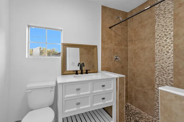 $1,800 | 403 Meters Street, Houston, TX 77020