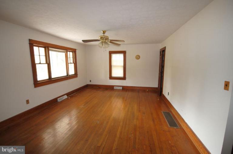 367 Bryarly Road Winchester, VA 22603 - Photo 2 of 11 Living Room
