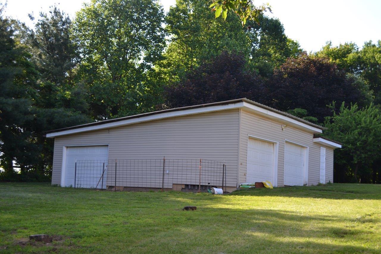 289 Radford Road Southeast Floyd, VA 24091 - Photo 11 of 32 a backyard of a house with lots of green space