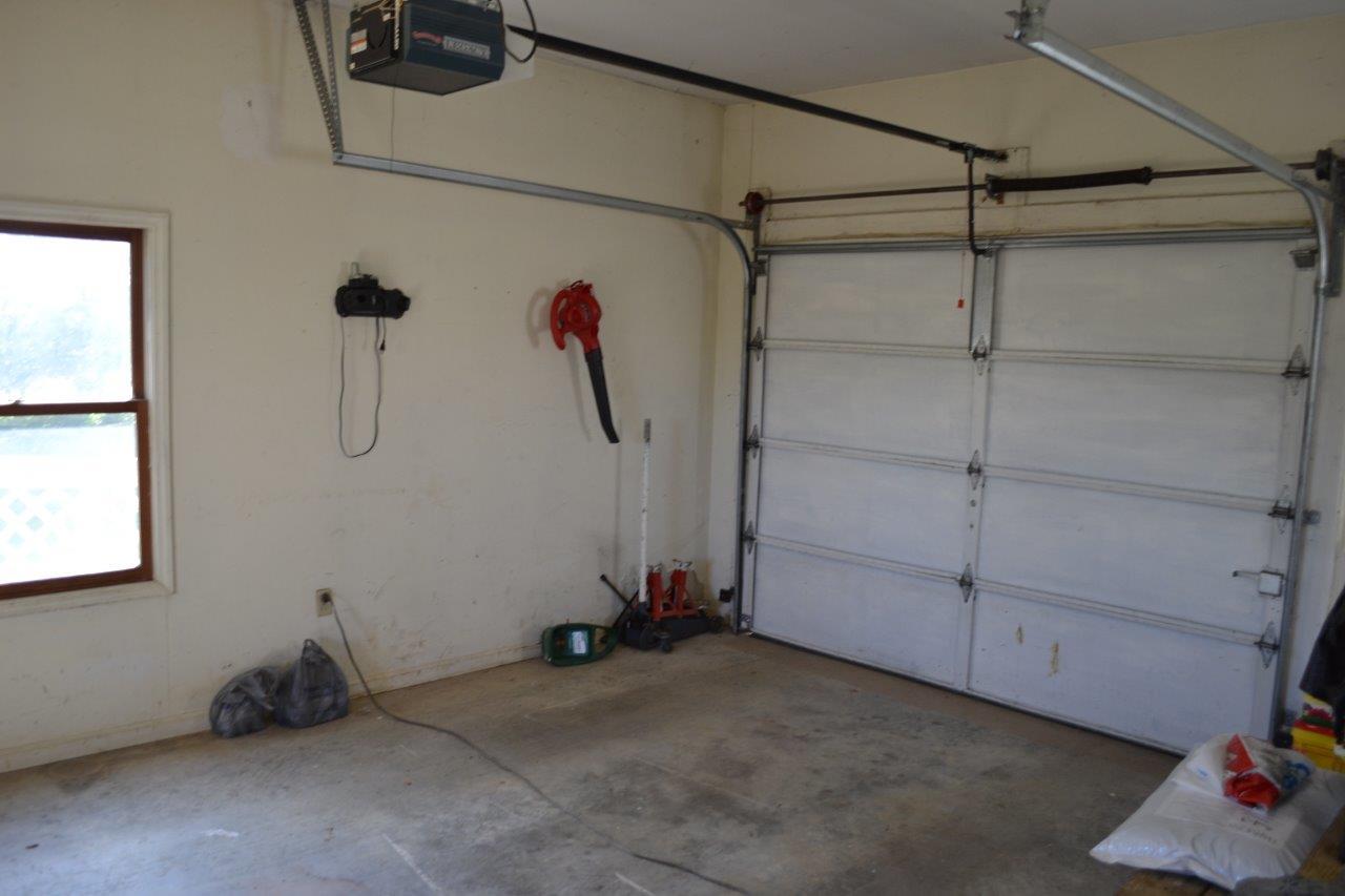 289 Radford Road Southeast Floyd, VA 24091 - Photo 22 of 32 a room with closet