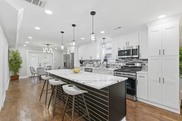 $369,900 | 9423 South Sangamon Street, Chicago, IL 60620