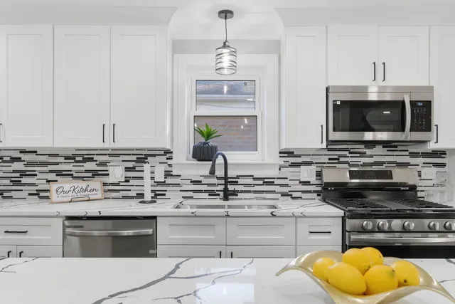 $369,900 | 9423 South Sangamon Street, Chicago, IL 60620