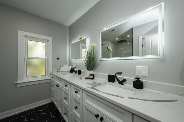 $369,900 | 9423 South Sangamon Street, Chicago, IL 60620