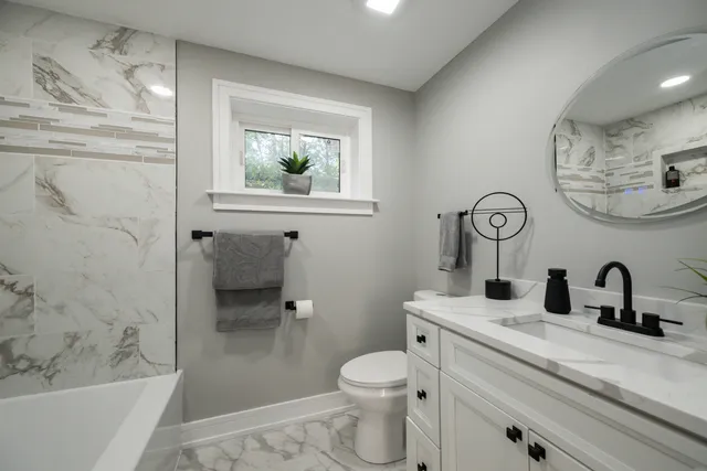 $369,900 | 9423 South Sangamon Street, Chicago, IL 60620