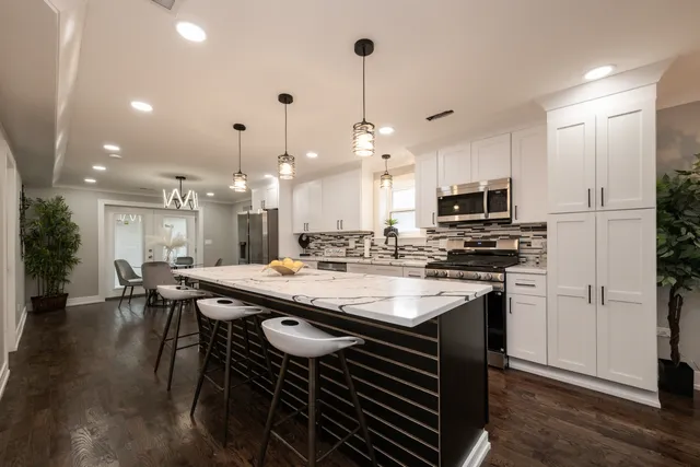 $369,900 | 9423 South Sangamon Street, Chicago, IL 60620