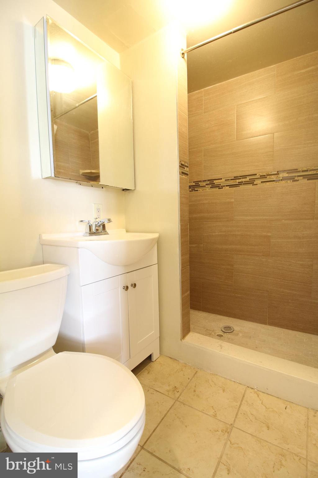 929 Spruce Street, Unit B Philadelphia, PA 19107 - Photo 7 of 14