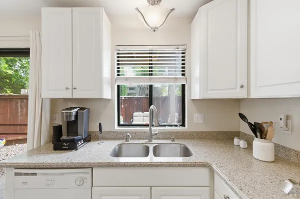 $389,950 | 451 7th Street West, Sonoma, CA 95476