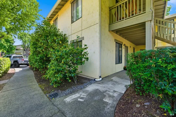 $389,950 | 451 7th Street West, Sonoma, CA 95476