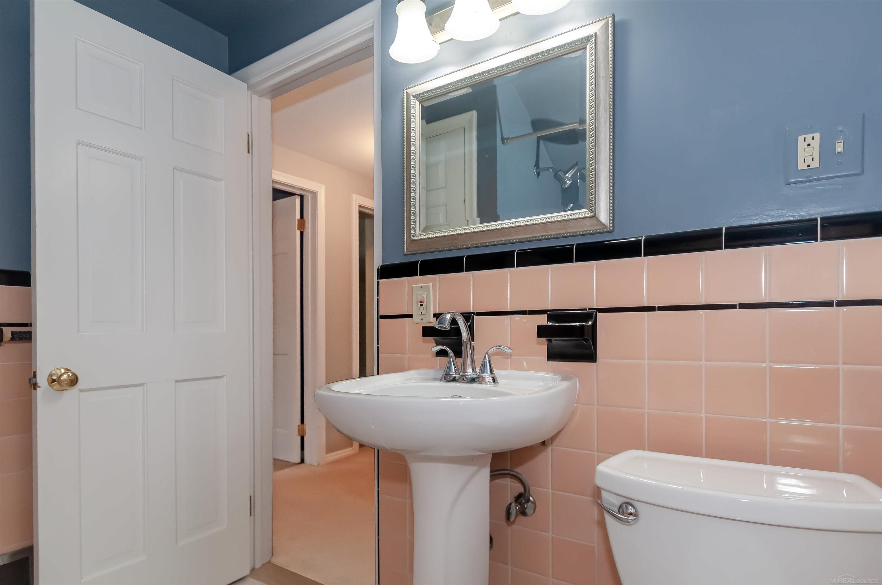 1891 Oxford Road Grosse Pointe Woods, MI 48236 - Photo 26 of 34