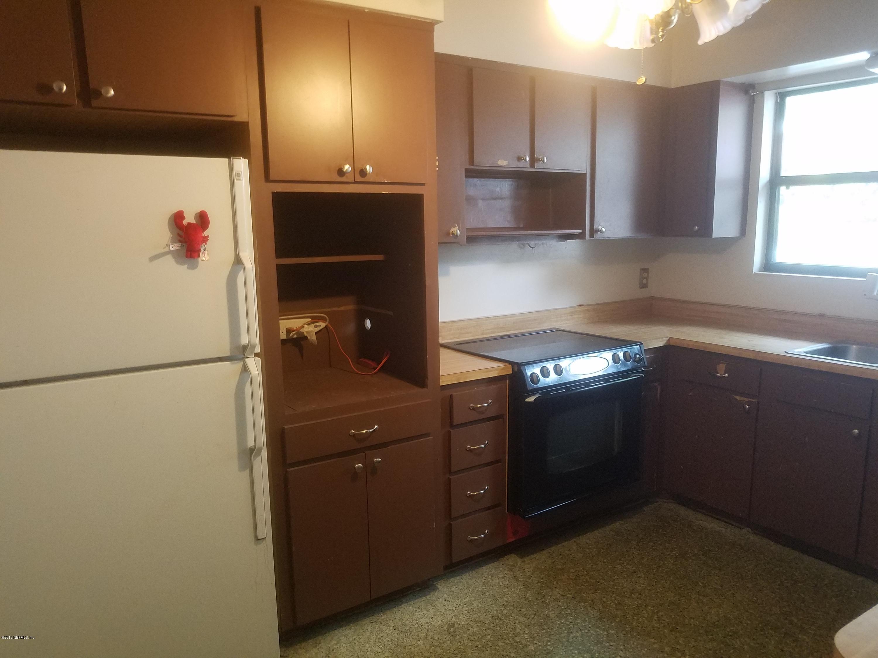 214 Southwest 40th Street Gainesville, FL 32607 - Photo 25 of 68 a kitchen with a refrigerator and a sink