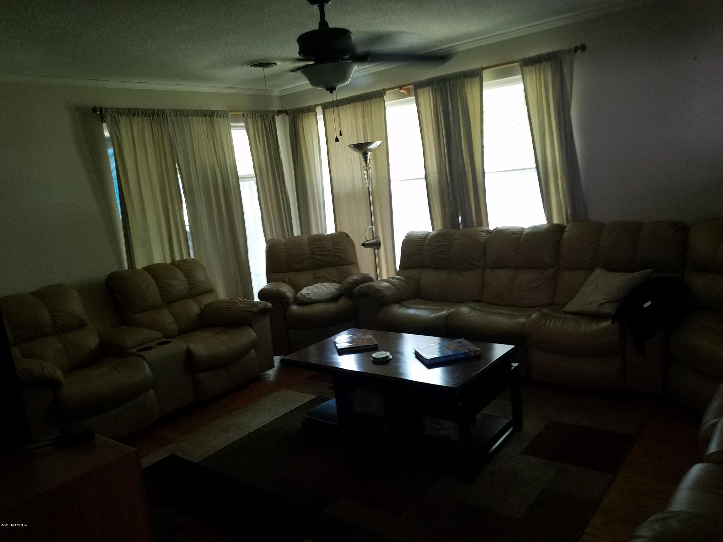 214 Southwest 40th Street Gainesville, FL 32607 - Photo 27 of 68 a living room with furniture and a large window