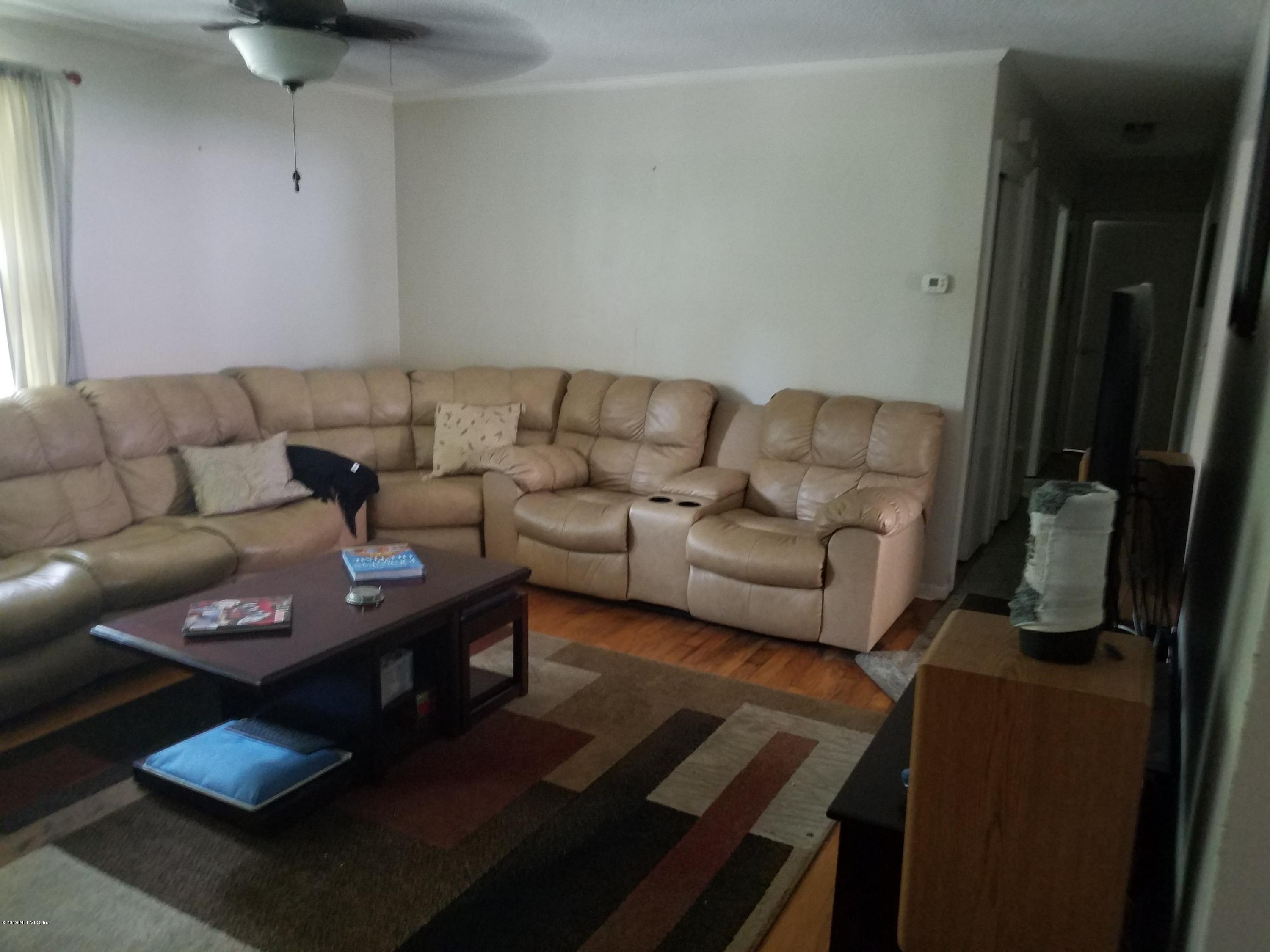 214 Southwest 40th Street Gainesville, FL 32607 - Photo 28 of 68 a living room with furniture and a rug